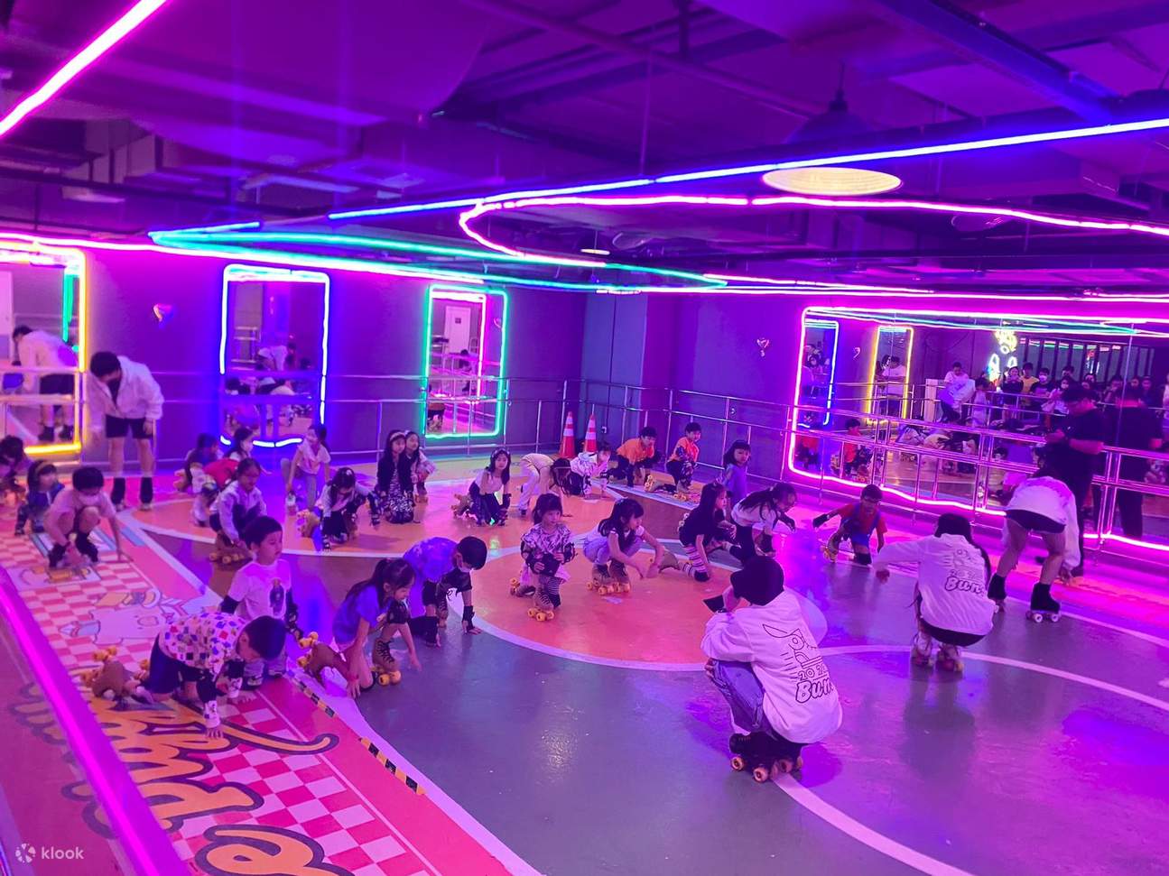 Bun's 2020 ประสบการณ์สเก็ตอินไลน์สไตล์เรโทรในร่ม｜ไล่จือ角｜ไคว่ชุง